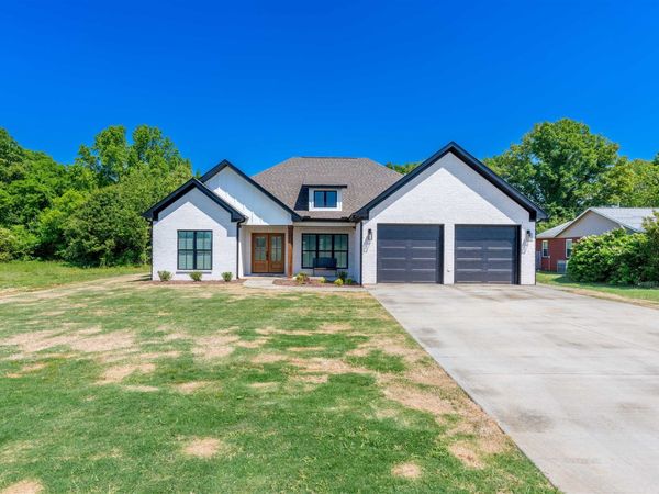 1901 Orman St, Muscle Shoals, AL 35661