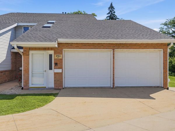 2312 Pasadena Drive, Unit 77, Dubuque, IA 52001