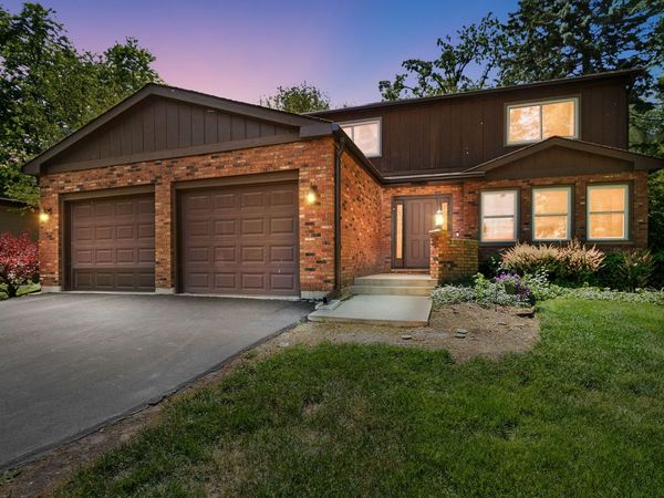 908 Firth Road , Mundelein, IL 60060