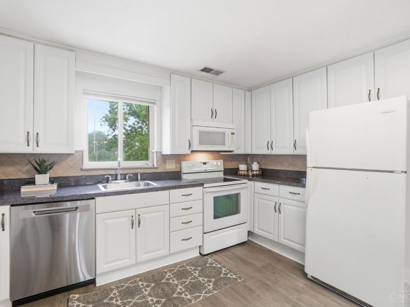 3671 Hubble Road, Green Township, OH 45247 Photo 13