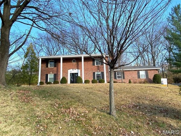 54 Morwood Lane, Creve Coeur, MO 63141