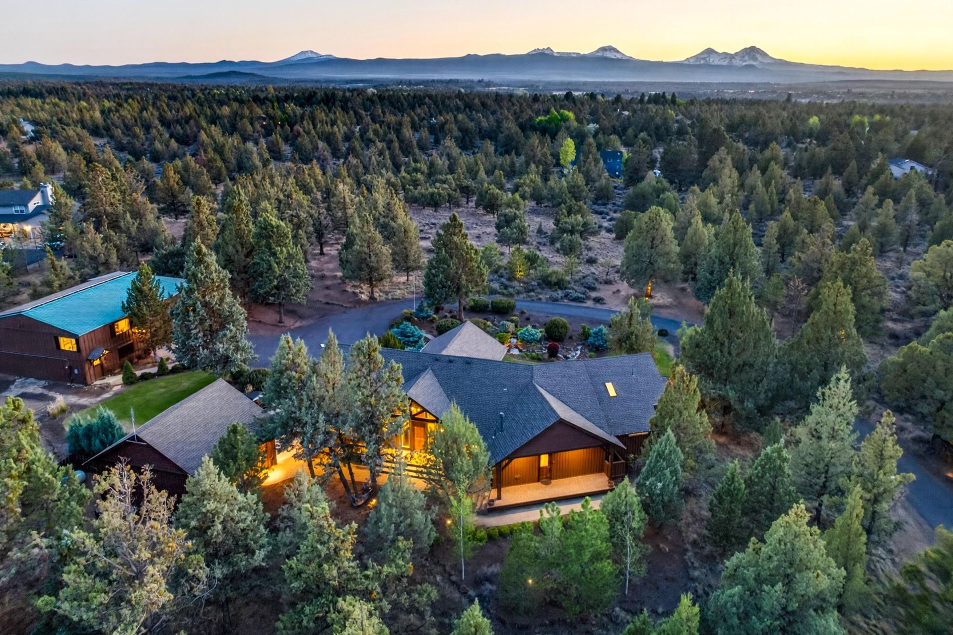 64145 Hunnell Road, Bend, OR 97703 Main Photo