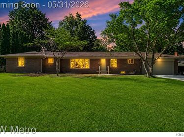 36125 Paddleford Road, Farmington Hills, MI 48331