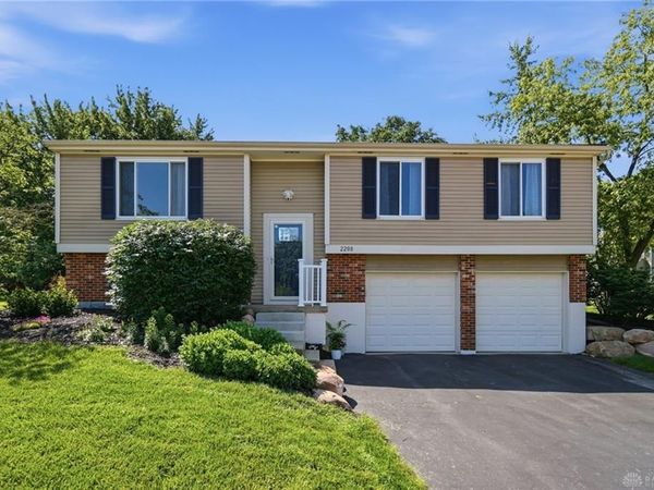 2208 Pinebrooke Court, Miamisburg, OH 45342