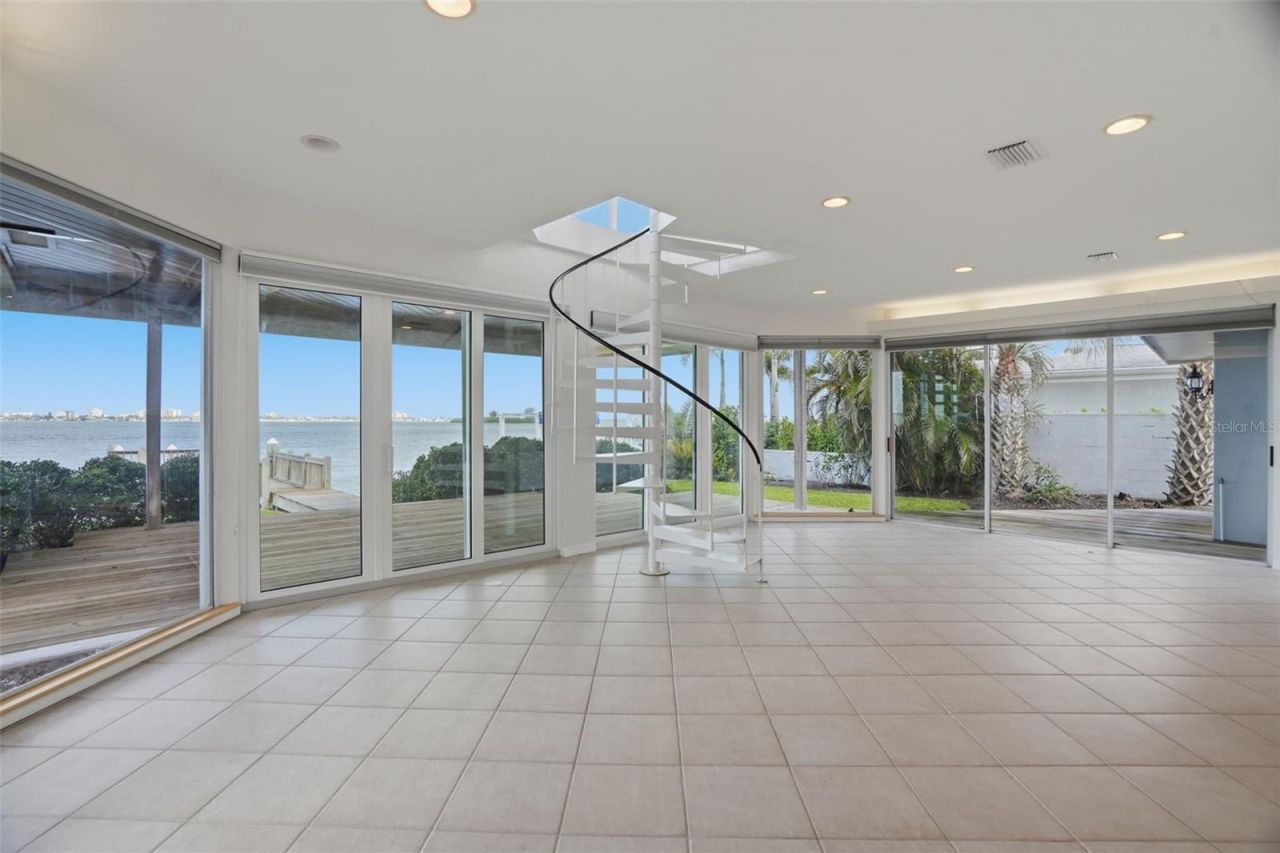 1832 Venetian Point Drive, Clearwater, FL 33755 Photo