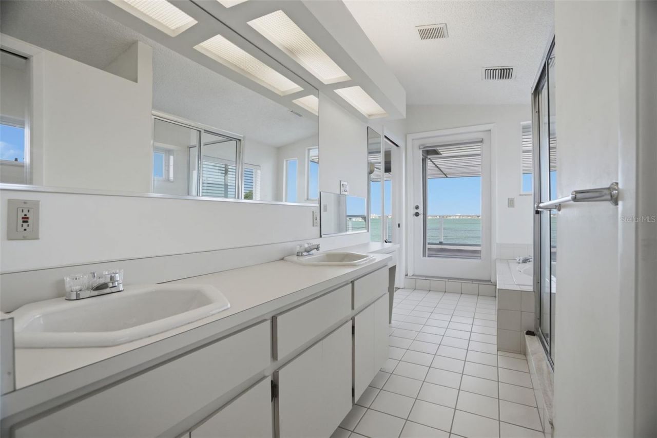 1832 Venetian Point Drive, Clearwater, FL 33755 Photo