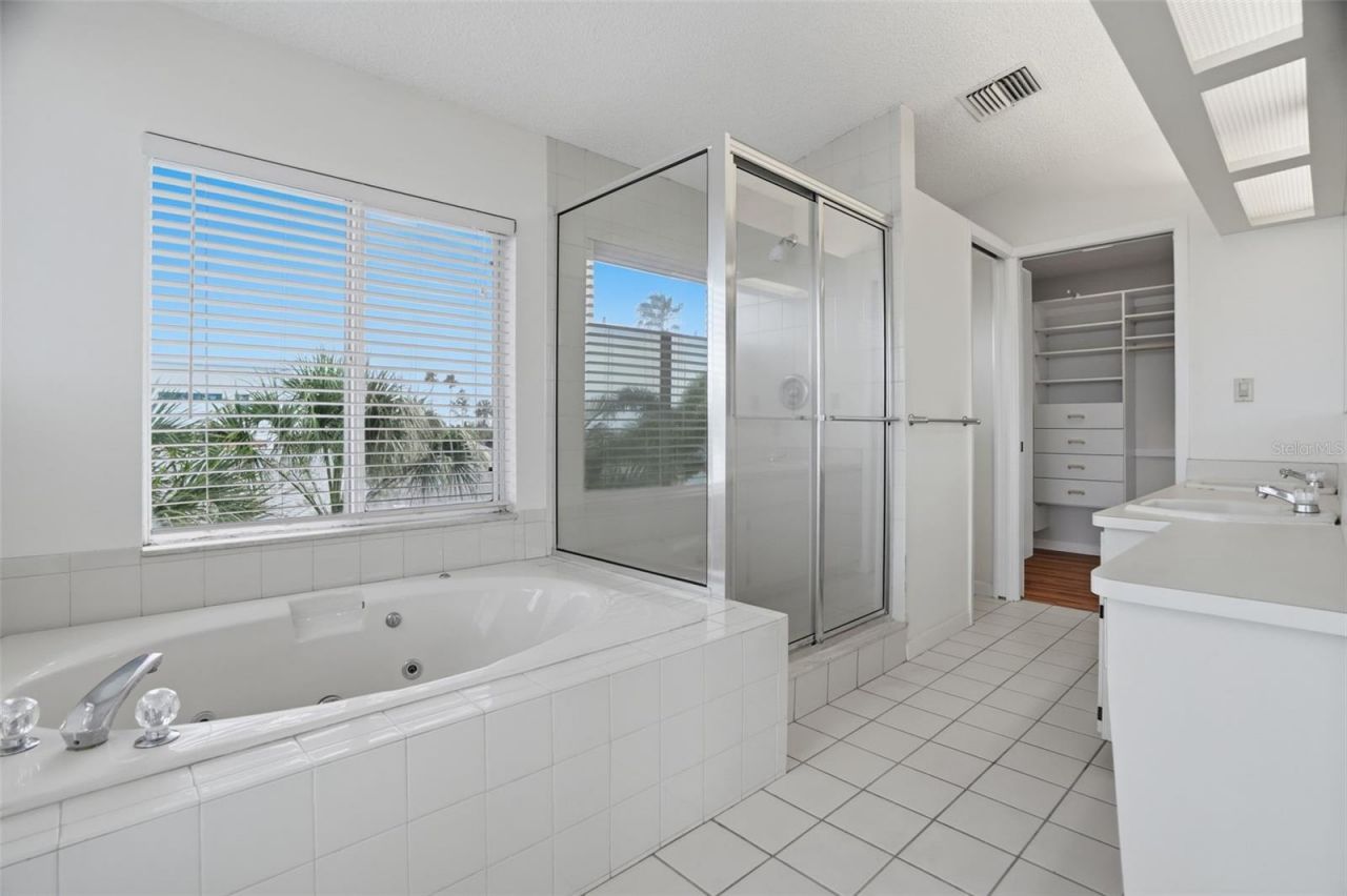 1832 Venetian Point Drive, Clearwater, FL 33755 Photo