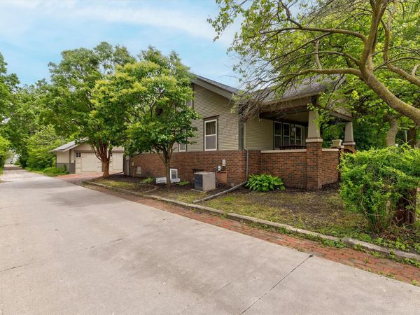 818 Northwestern Avenue , Ames, IA 50010