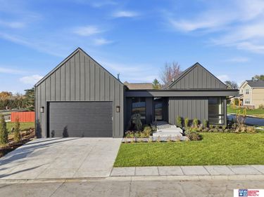 8440 Birkett Place, Lincoln, NE 68516