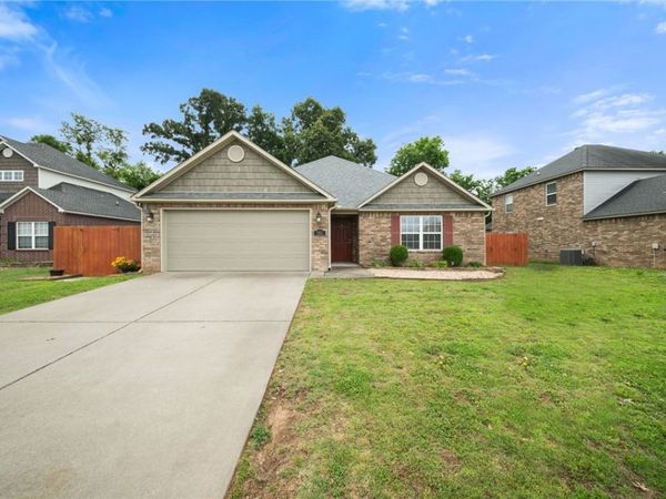 1502 W Kelley Drive, Rogers, AR 72756