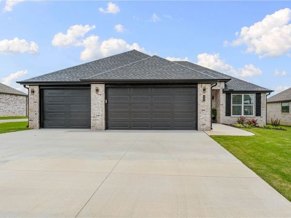 115 S Eagle Mountain Street, Prairie Grove, AR 72753
