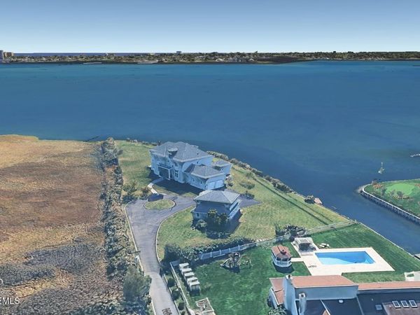 16 Broadmoor Drive, Rumson, NJ 07760