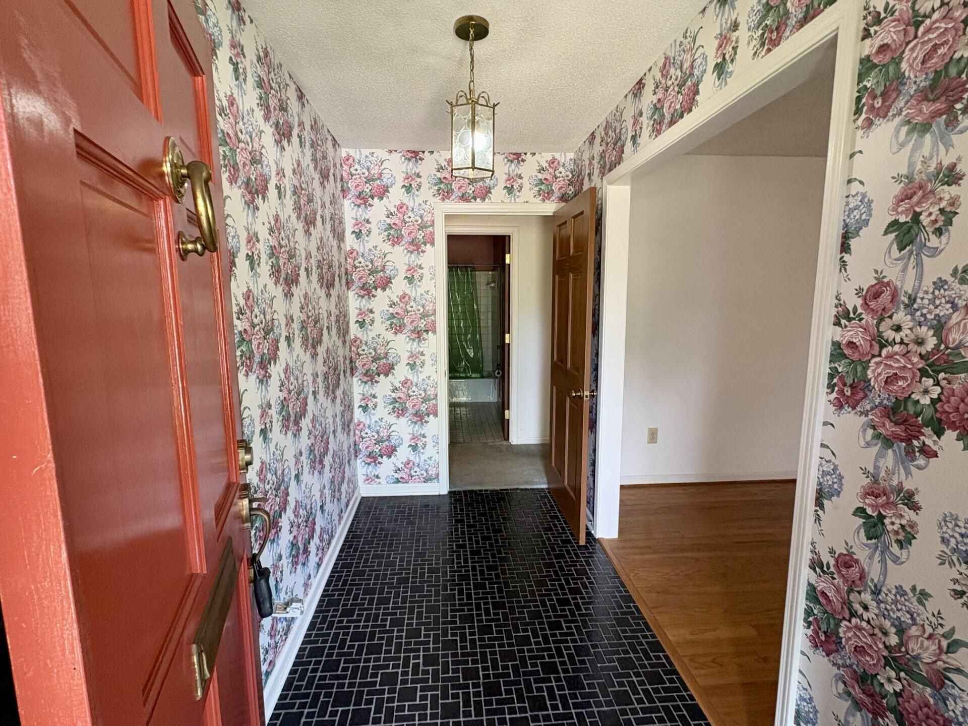 1003 Chambers Lane Photo 4