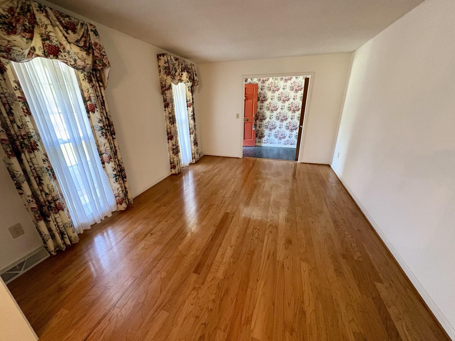 1003 Chambers Lane Photo 6