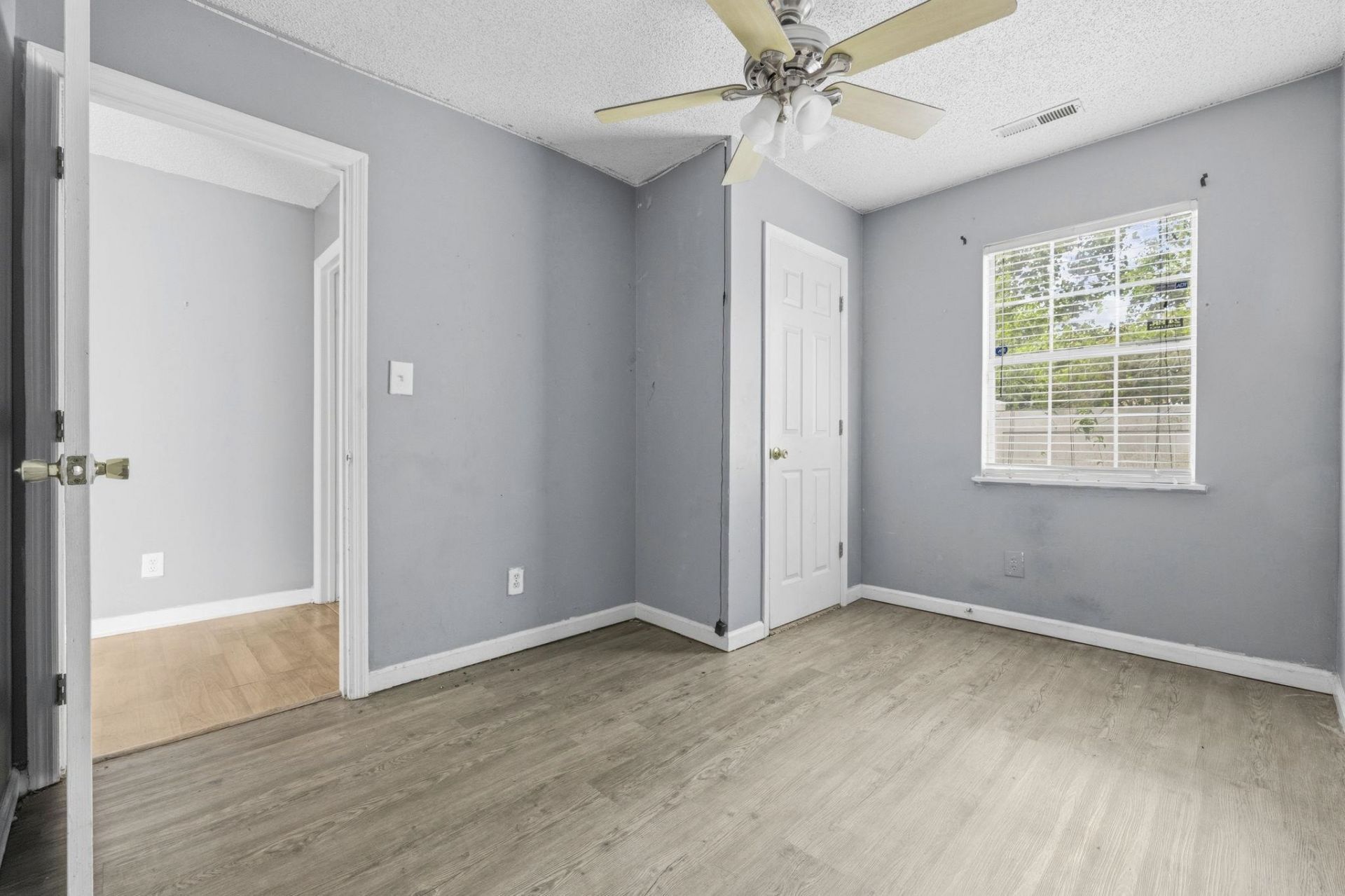 417 Chesterfield Ct. Photo 13