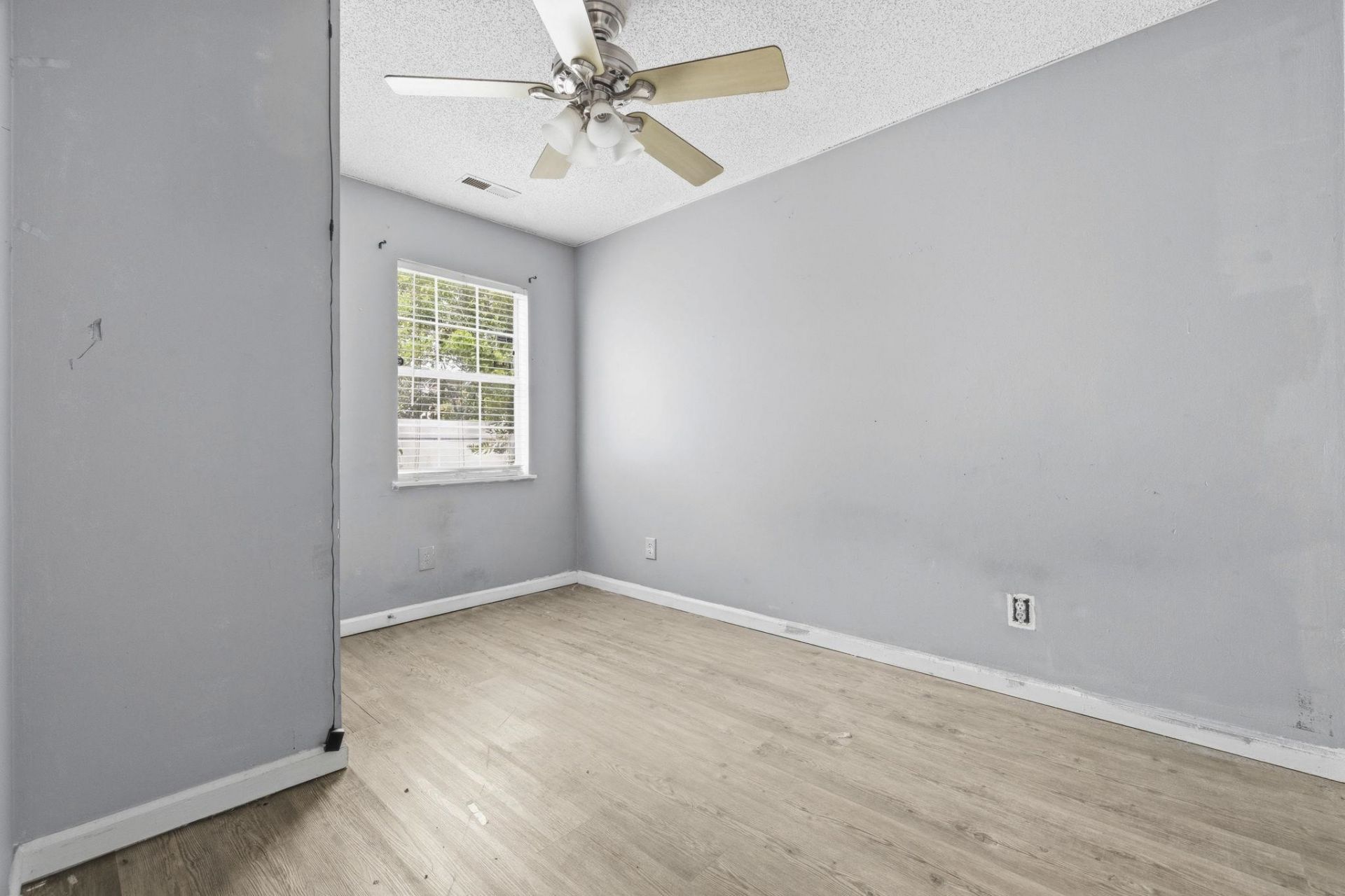 417 Chesterfield Ct. Photo 14