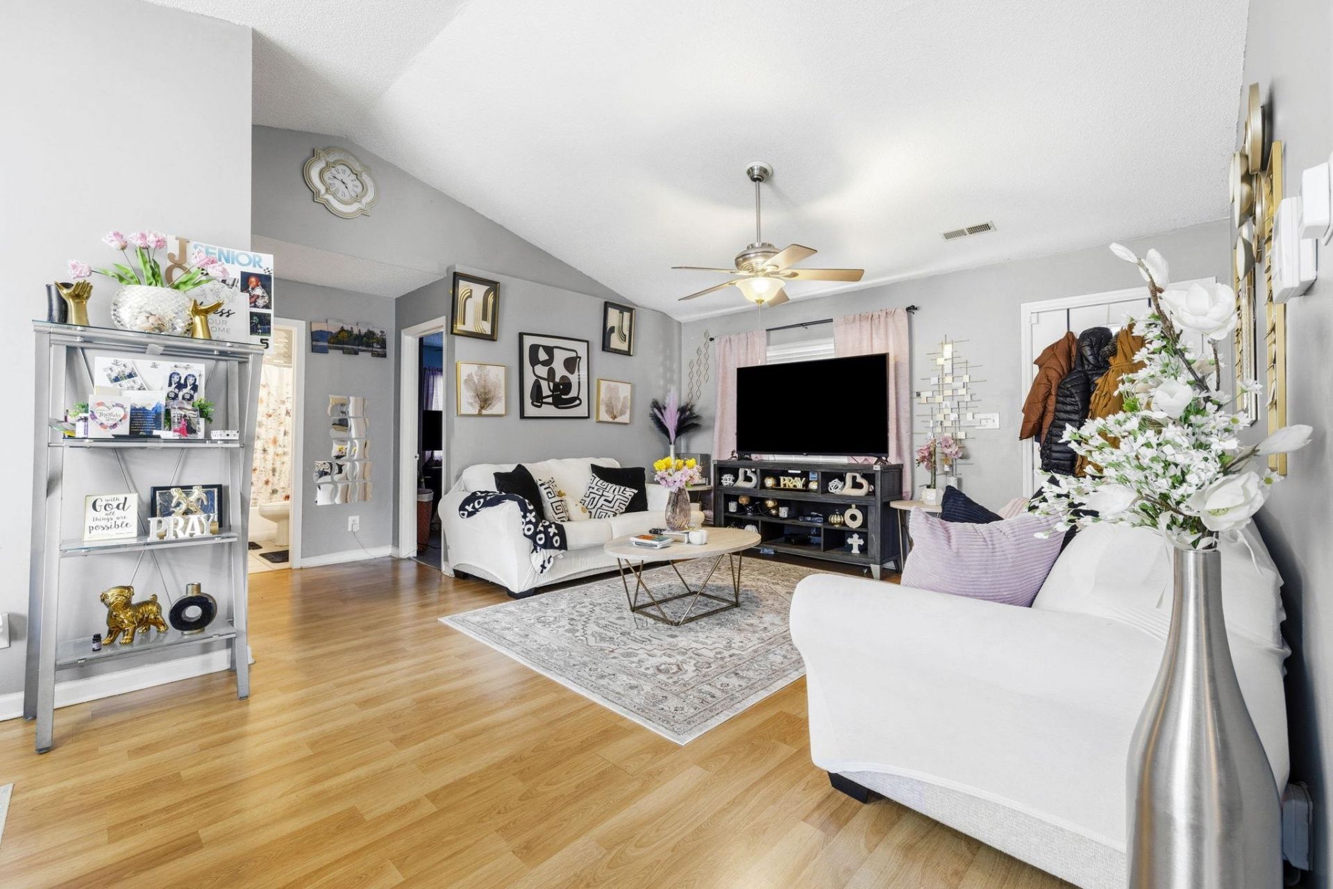 417 Chesterfield Ct.  Photo 5