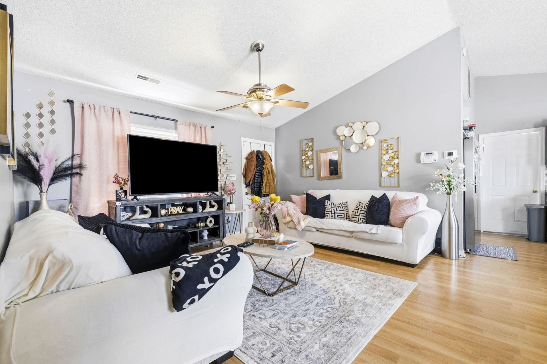 417 Chesterfield Ct.  Photo 6