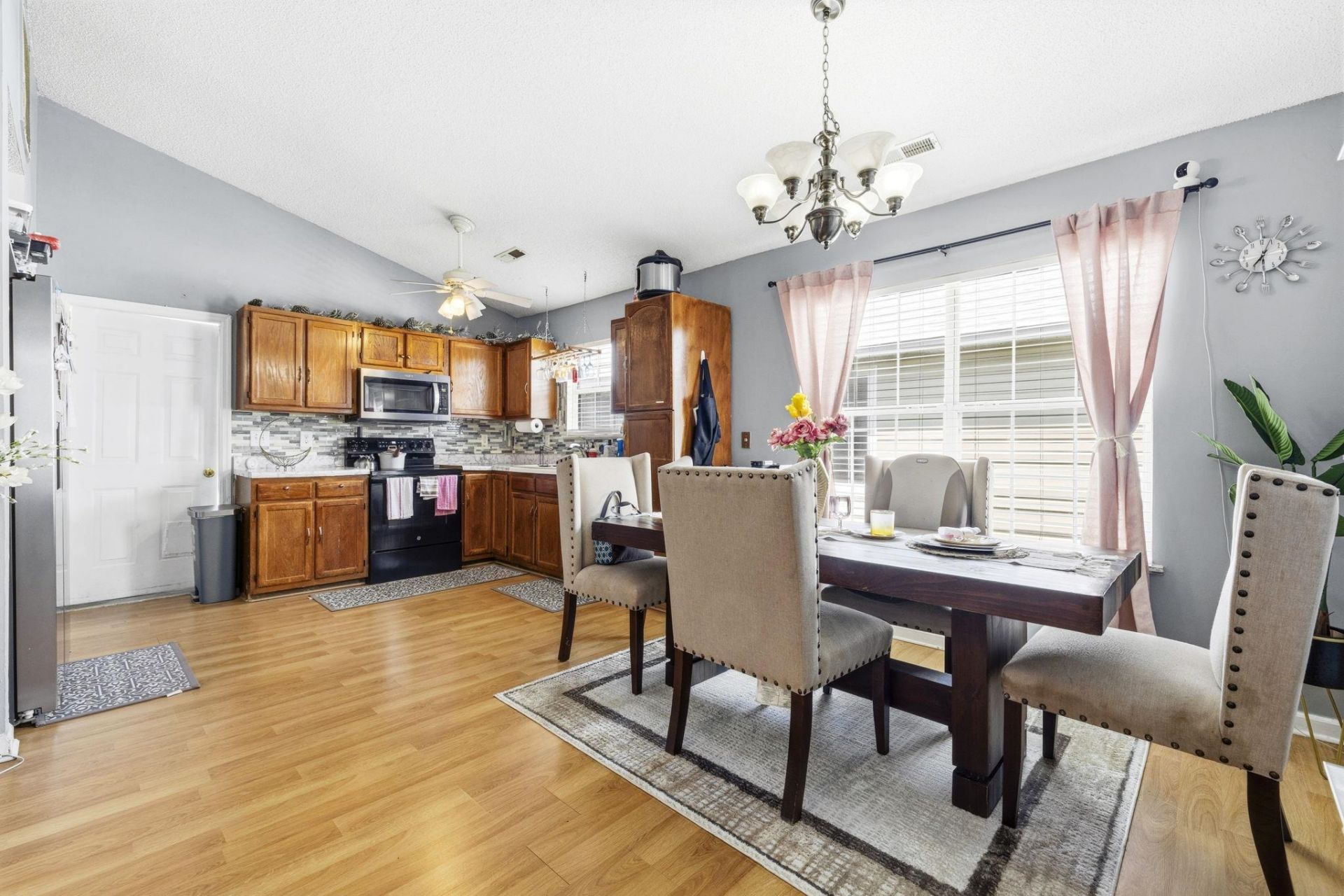417 Chesterfield Ct.  Photo 7