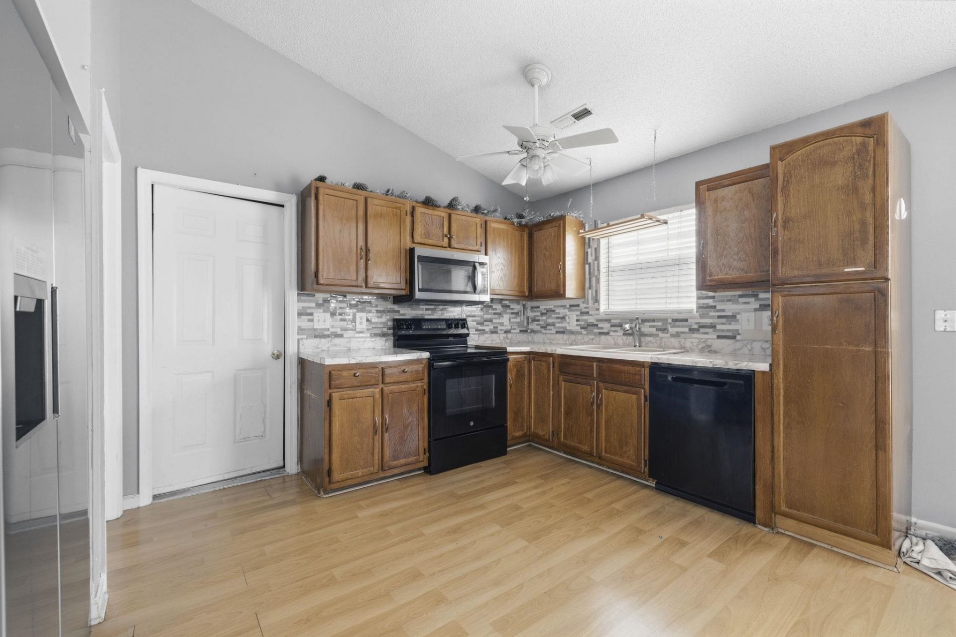 417 Chesterfield Ct. Photo 8