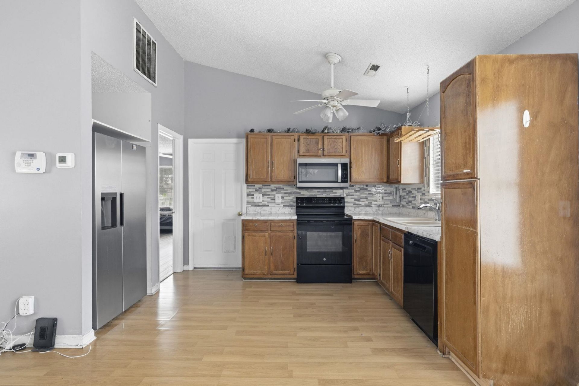 417 Chesterfield Ct. Photo 9