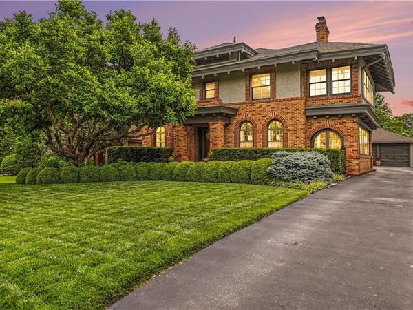 7225 Ward Parkway, Kansas City, MO 64114