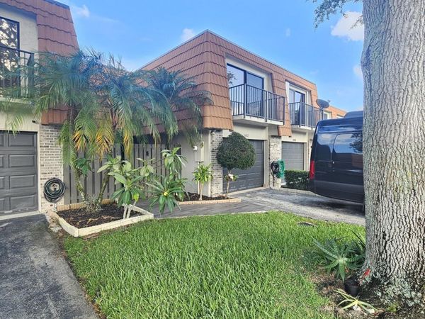 1412 SW 110th Way, Davie, FL 33324
