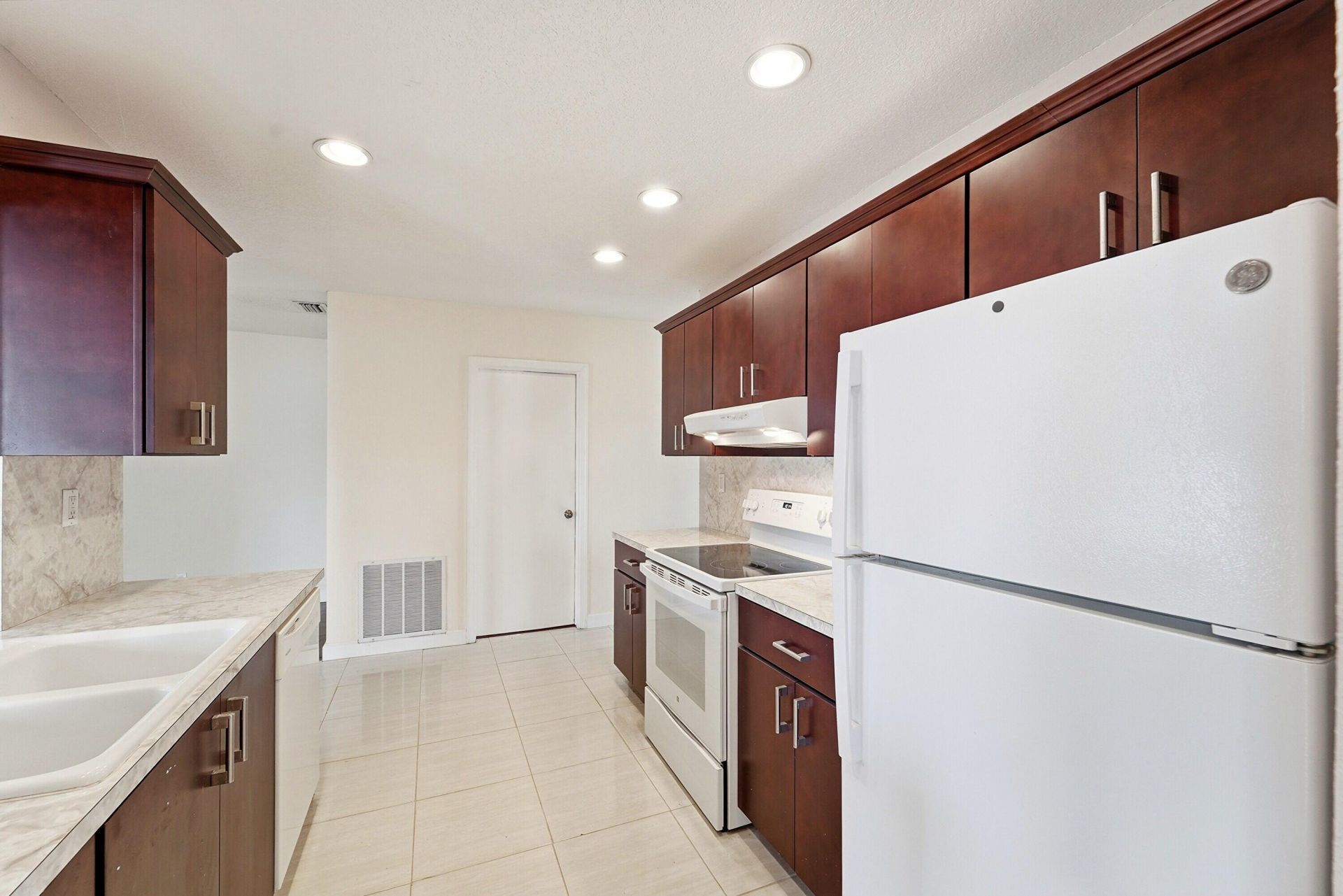 8304 NW 59th Street, Tamarac, FL 33321 Photo