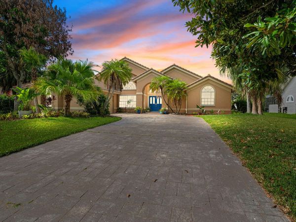 1306 SW Cottonwood Cove, Port St. Lucie, FL 34986