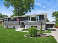 620 Pinecroft Drive, Roselle, IL 60172 primary photo