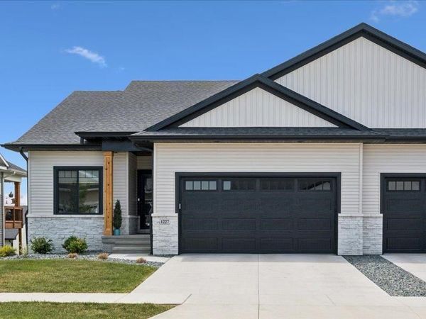 1227 Berkshire Ln, North Liberty, IA 52317
