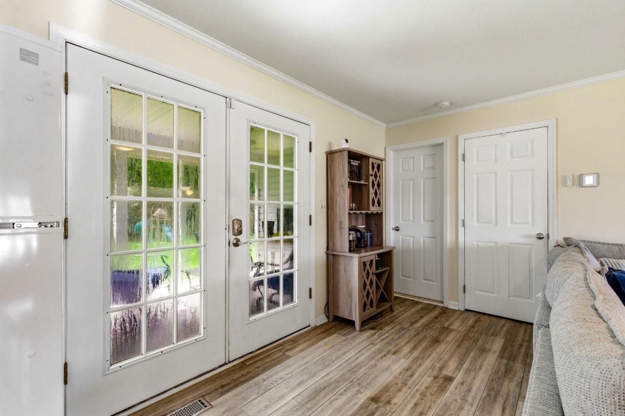 2400 Bay View Dr. Photo 10
