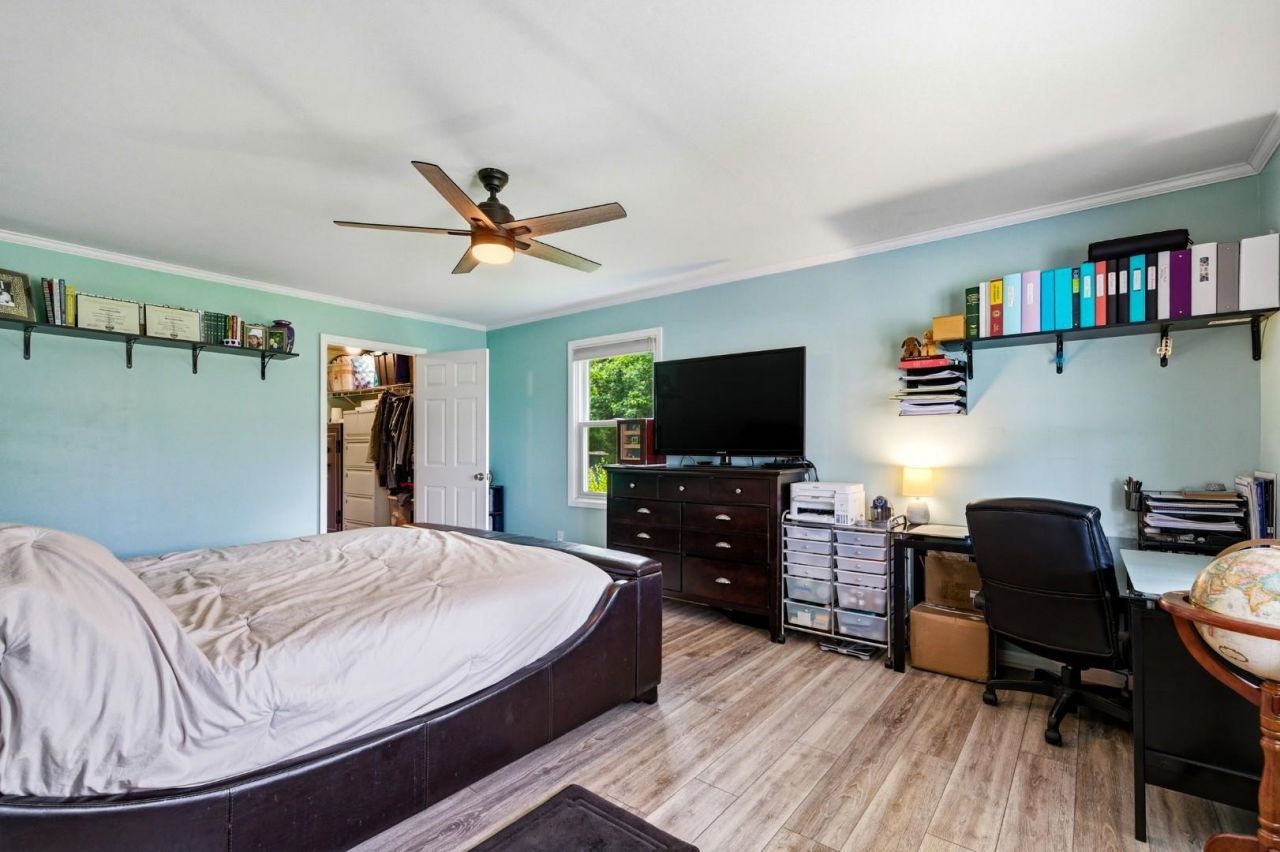 2400 Bay View Dr. Photo 20