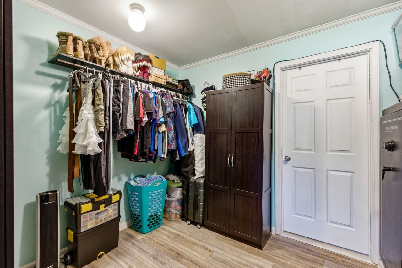2400 Bay View Dr. Photo 22