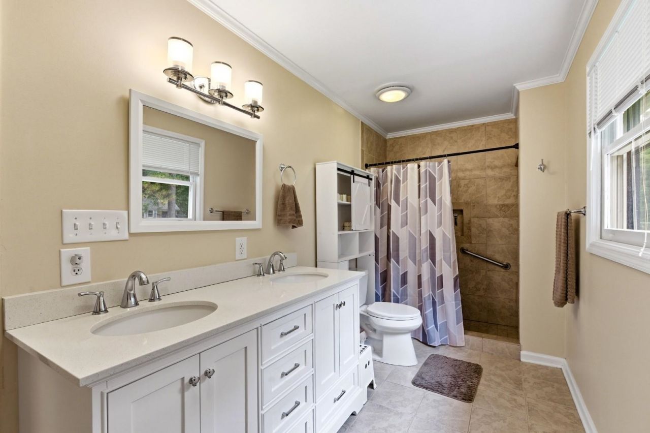 2400 Bay View Dr. Photo 23