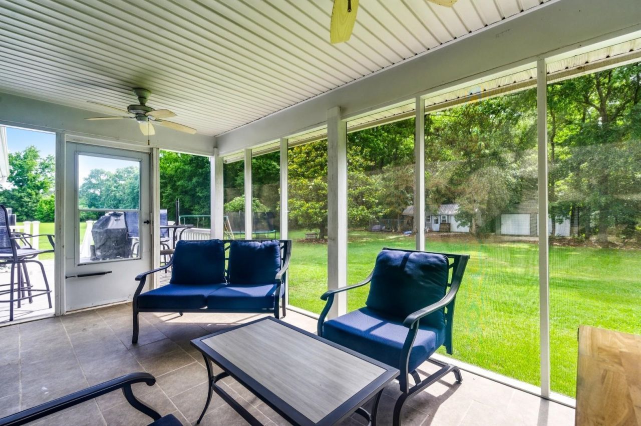 2400 Bay View Dr. Photo 32