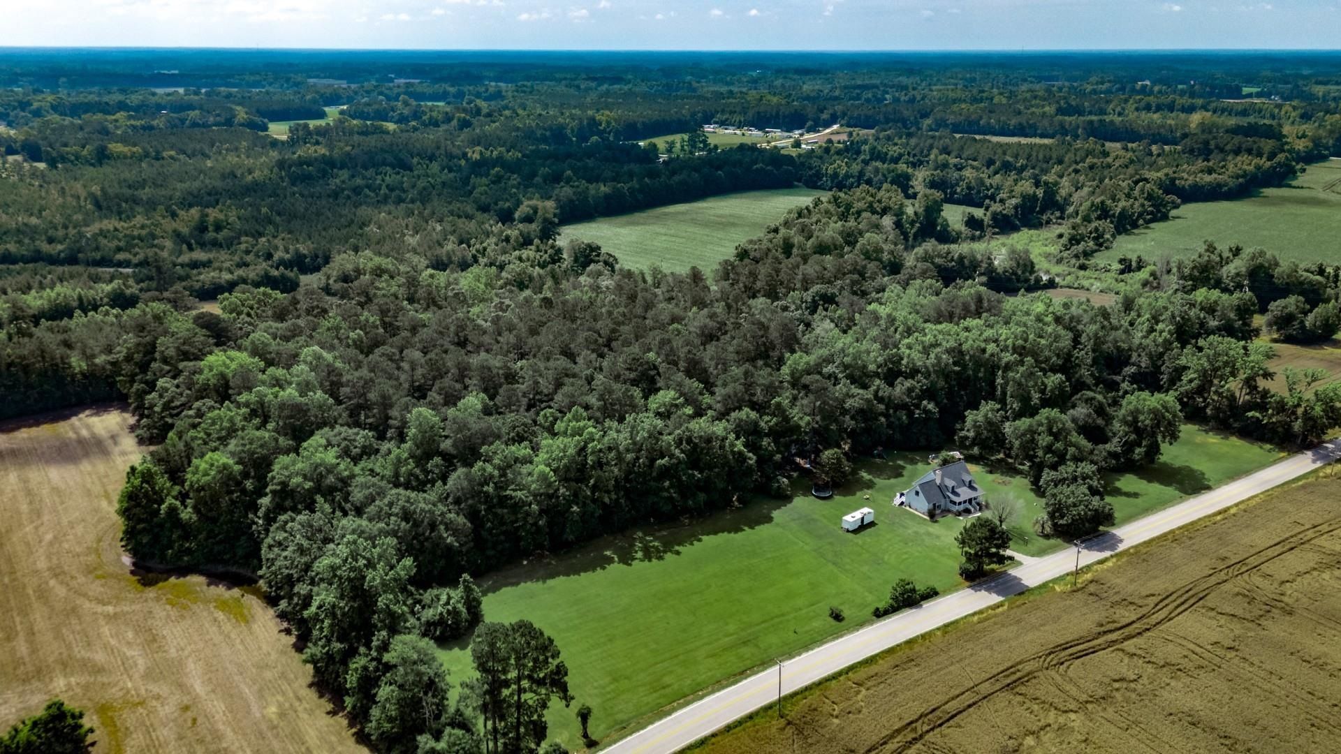 2400 Bay View Dr. Photo 5