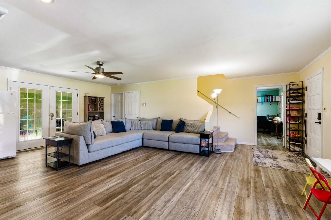 2400 Bay View Dr. Photo 7