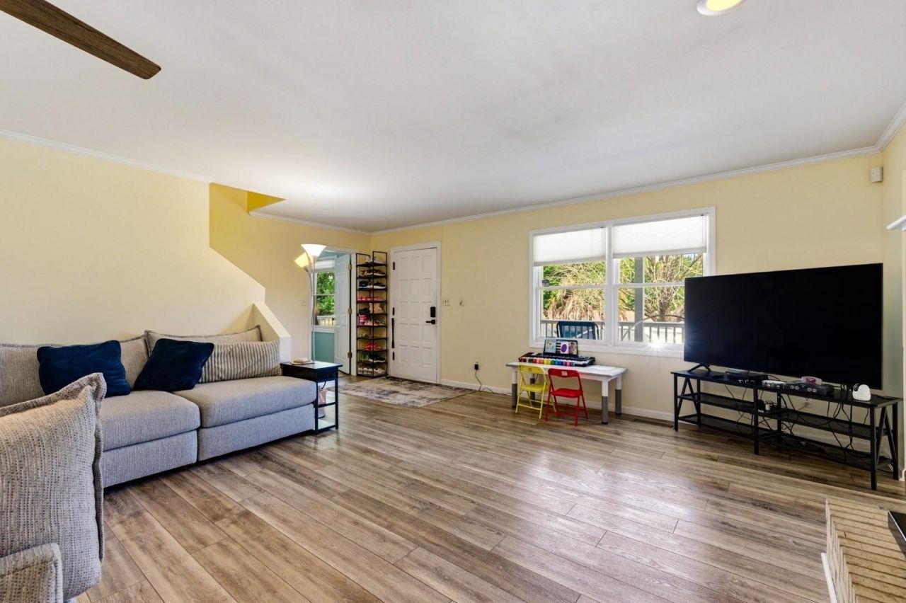 2400 Bay View Dr. Photo 8
