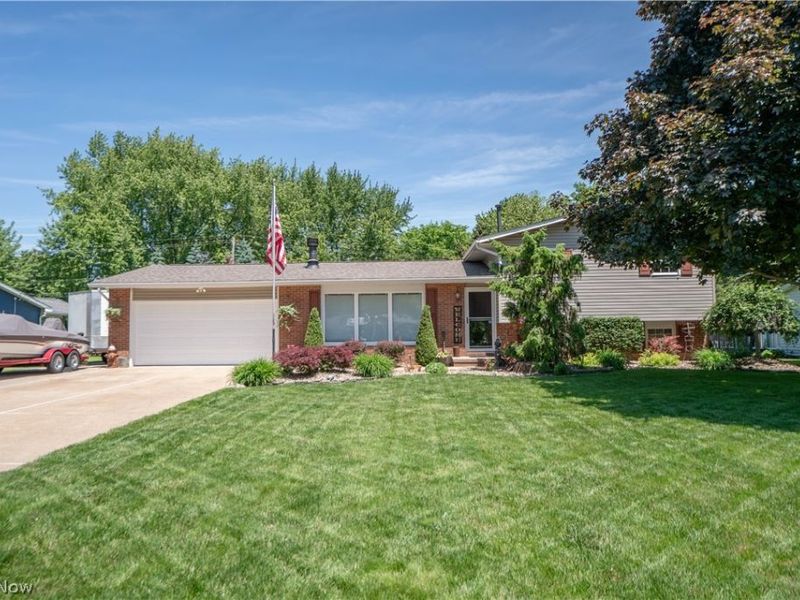 8026 Garnet Avenue NE, Canton, OH 44721 Photo 1