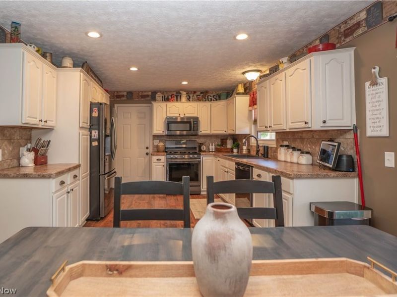 8026 Garnet Avenue NE, Canton, OH 44721 Photo 10