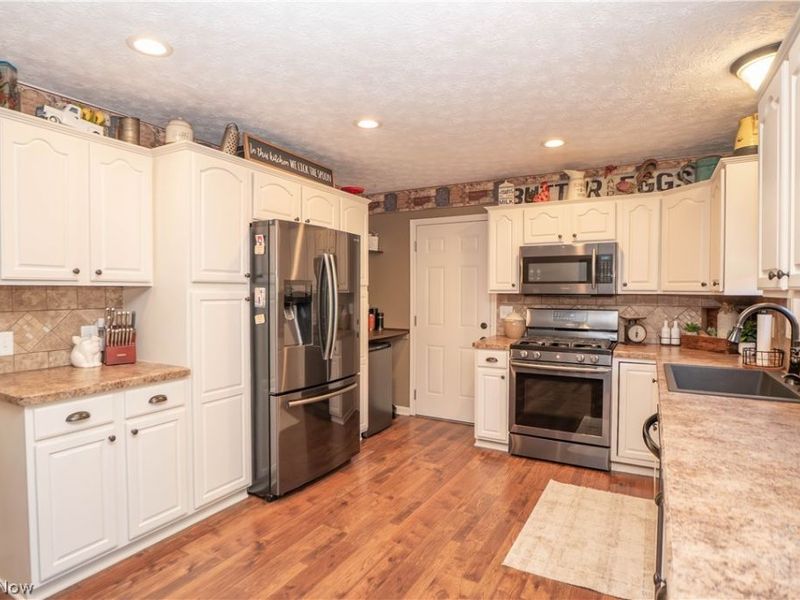 8026 Garnet Avenue NE, Canton, OH 44721 Photo 11