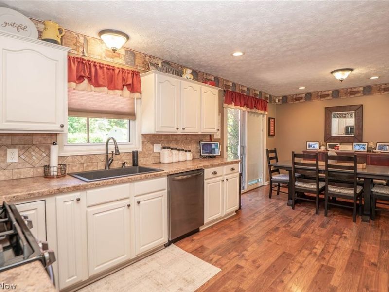 8026 Garnet Avenue NE, Canton, OH 44721 Photo 12