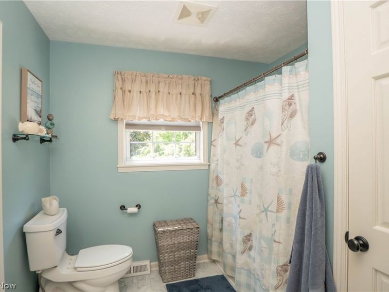 8026 Garnet Avenue NE, Canton, OH 44721 Photo 21