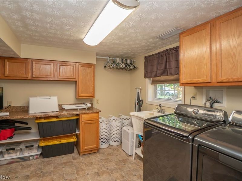8026 Garnet Avenue NE, Canton, OH 44721 Photo 25