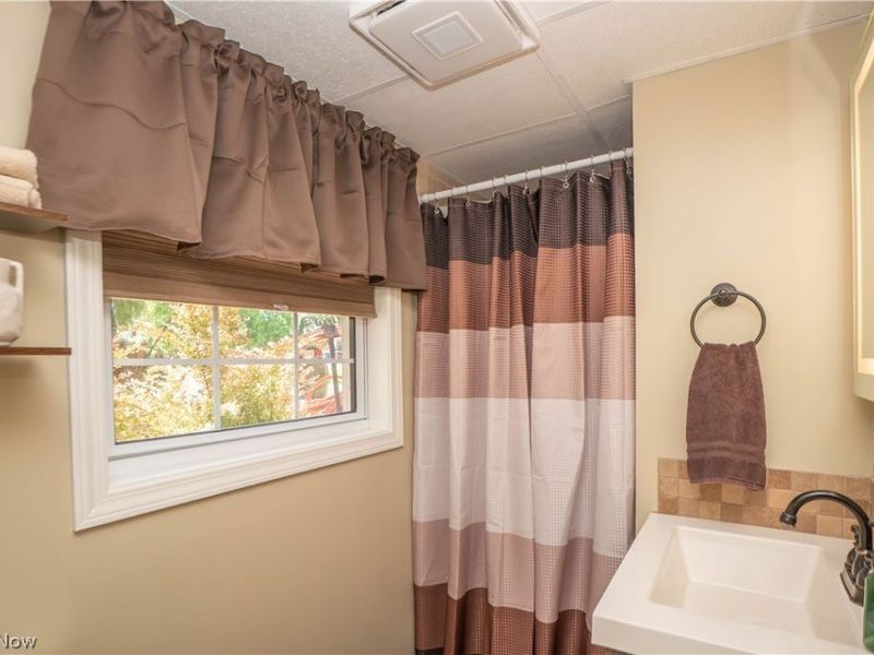 8026 Garnet Avenue NE, Canton, OH 44721 Photo 26