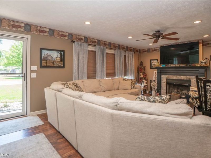 8026 Garnet Avenue NE, Canton, OH 44721 Photo 4