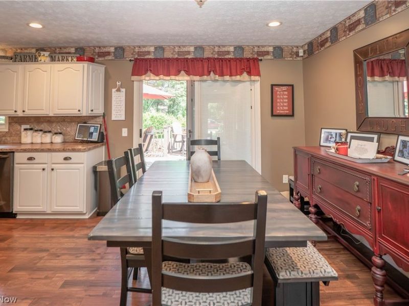 8026 Garnet Avenue NE, Canton, OH 44721 Photo 9