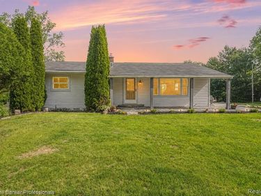 8610 Highland Road, White Lake Twp, MI 48386