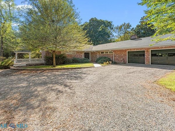 41 Raleigh Drive , Kilmarnock, VA 22482